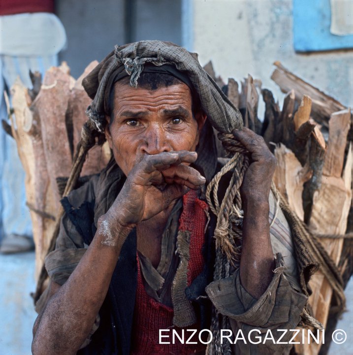 Portatore di legna, Nepal, 1980